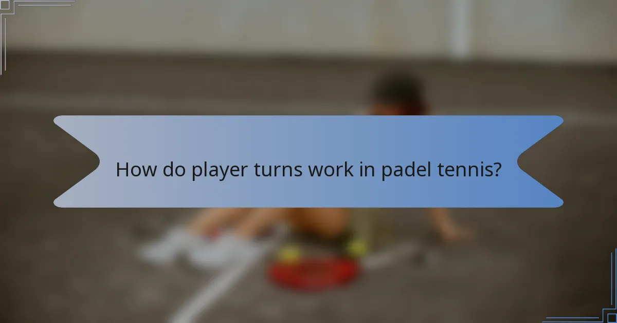 How do player turns work in padel tennis?