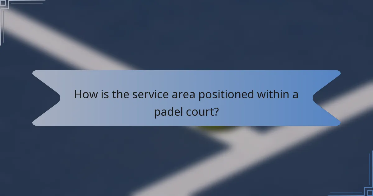 How is the service area positioned within a padel court?